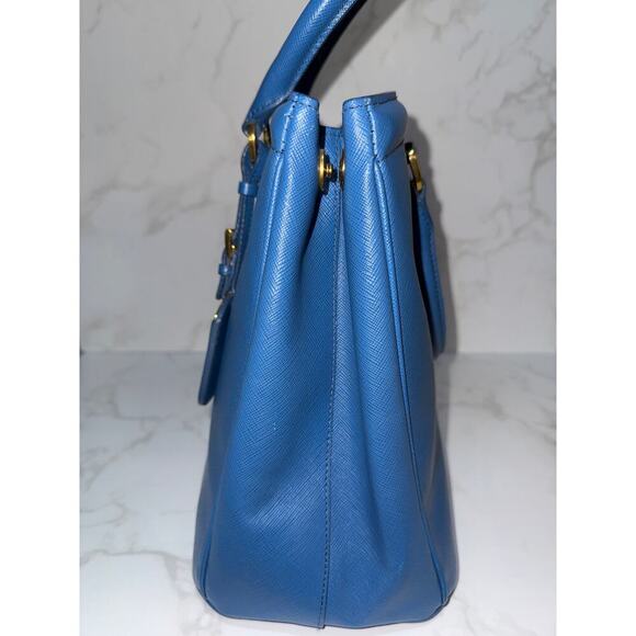 Prada Tote Bag – Authentic Luxury Designer Handbag, Elegant & Timeless - Picture 5 of 10